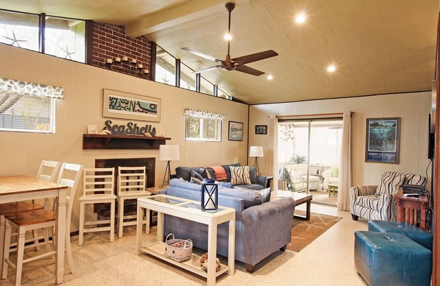 Free Daily Activities🐬🎣🐋| Renovated Coastal Decor Destin House w/ Sunroom👙🩱🩳