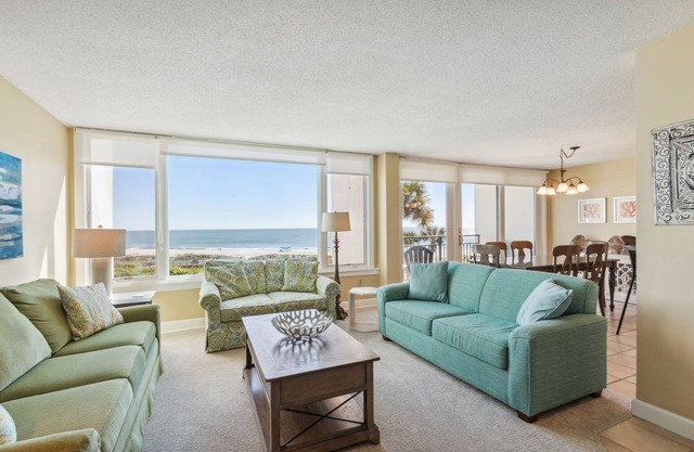 FRESH PHOTOS! Updated 4 Bed/3 Bath Oceanfront Resort Villa!