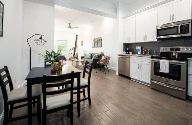 Frontdesk | Bright and Open Studio in Ybor City