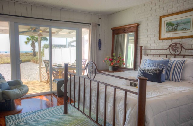 Fully Equipped Cottage Directly on the Beach! Comfort and an Unbeatable Location.