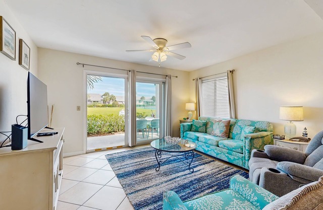Garden-level condo with patio, 2 pools, gym, tennis & sauna - steps to the beach