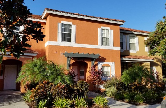 Gated Emerald island resort townhome, Overlook Pool, 3 miles to Disney, rent by owner