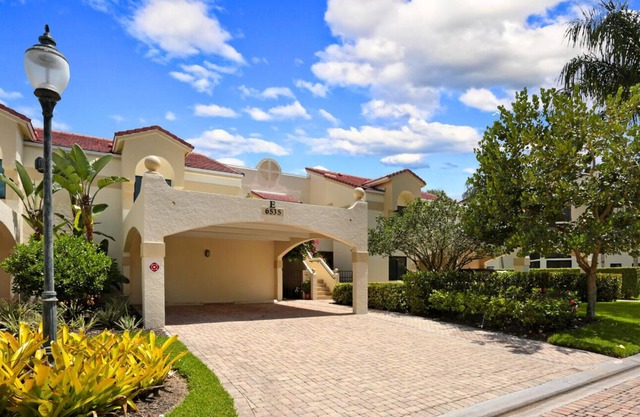 Gorgeous Condo in Pelican Bay