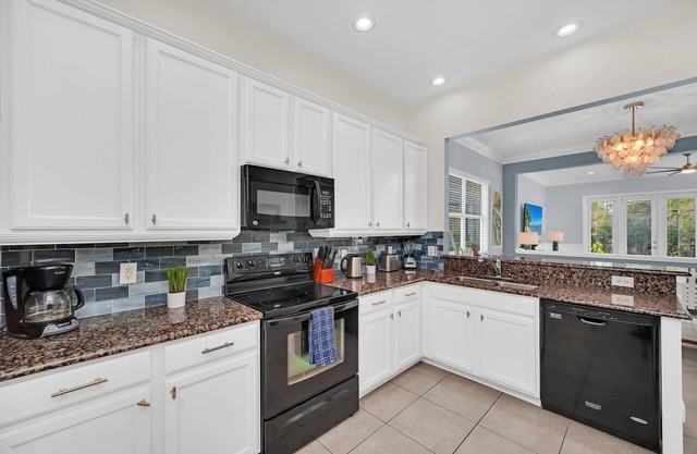 Gorgeous Family Villa With Games Room and Covered Pool