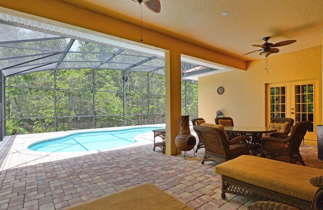 GREAT LOCATION, POOL TABLE, VERY PRIVATE POOL & SPA, BBQ GRILL, FREE WIFI !!