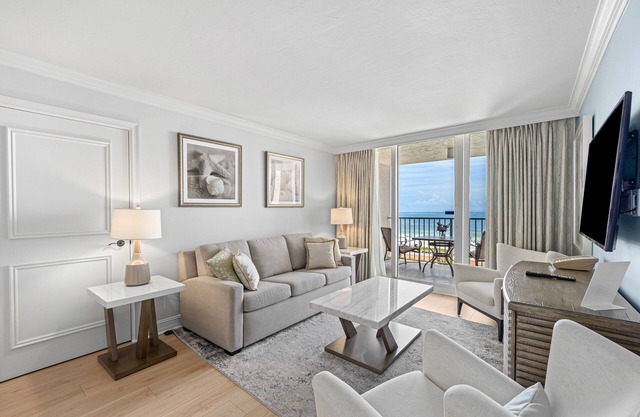 Gulf-front condo with pool, hot tub, central AC, view & on-site restaurants