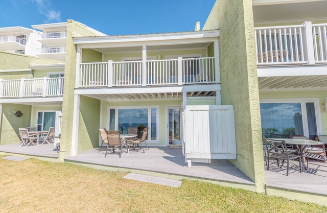 Gulf front townhouse with community pool, incredible views- Blue Mountain Beach