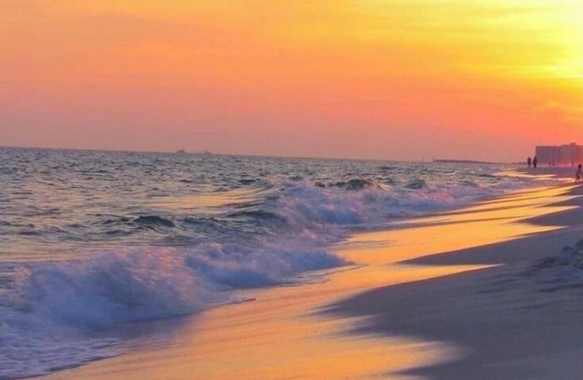 Gulf Winds East Townhouse. 2 minute walk to private beach