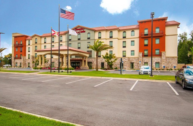 Hampton Inn Suites Pine Forest Road 