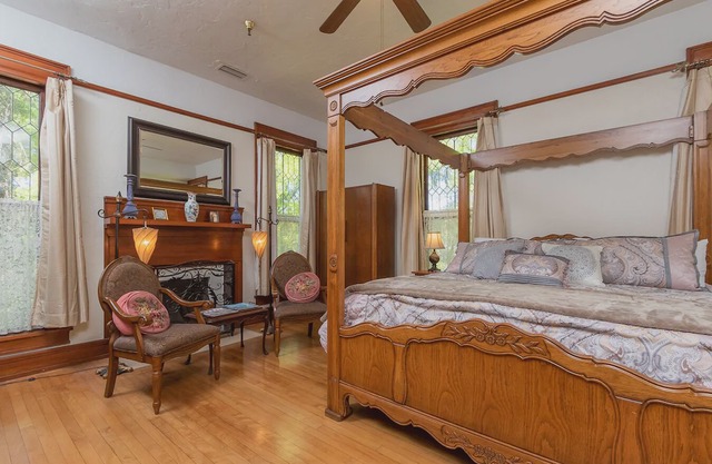 Herlong Mansion Bed and Breakfast Inn - Magnolia Room