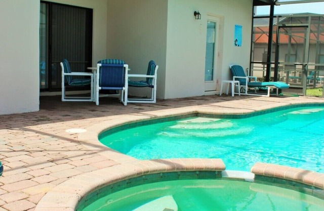 High Grove - 4 Bedrooms Pool & Spa Home with Clubhouse