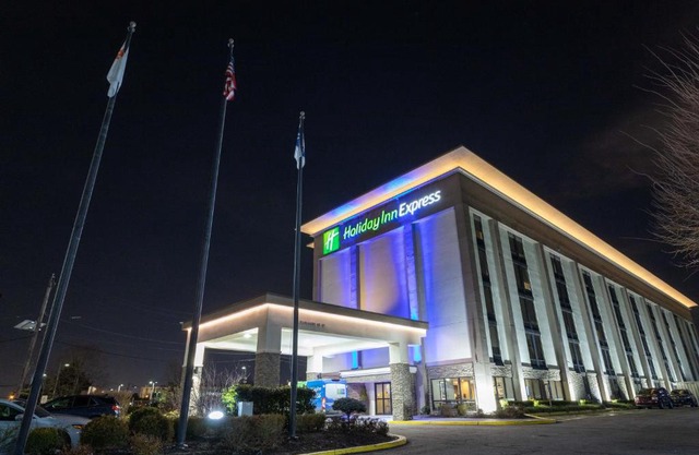 Holiday Inn Express Newark Airport Elizabeth Ihg Hotel 