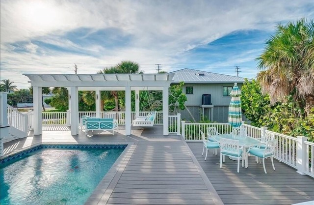 Homes-307 Gasparilla Street by RedAwning