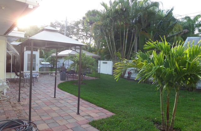 Island Living, Within Walking Distance To Beach Restaurants Shops Parks Marina