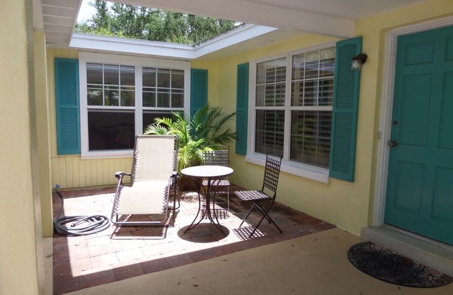Island Living, Within Walking Distance To Beach Restaurants Shops Parks Marina