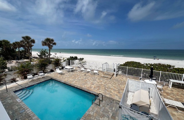 Island Sands- Beachfront on Indian Rocks Beach - Family Fav w/Pool!