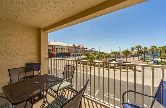 John's Pass Updated 2B/2B - Beach Place #102