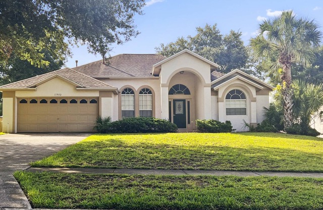 Just Like Home - But Better! Greater Groves 4/3 Pool Home With Game Room.