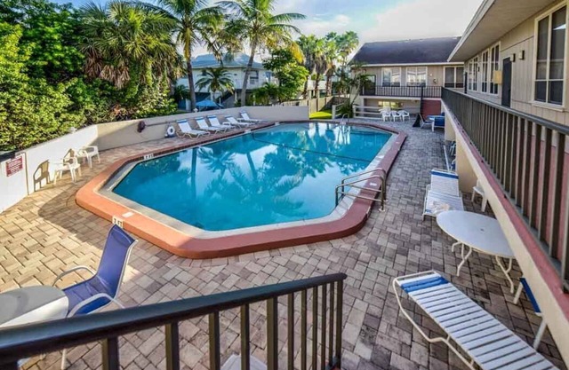 LaPlayita 5 - Anna Maria Island - Condo 2 Bedroom/2 Bath , maximum.