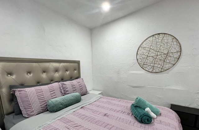Large cozy home - Sleeps 6 - Near wynwood/dsgn dis