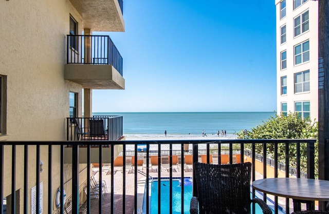 LAST MINUTE DISCOUNT Oct 4-14. BEACH LOUNGES AND UMBRELLA SERVICE INCLUDED!
