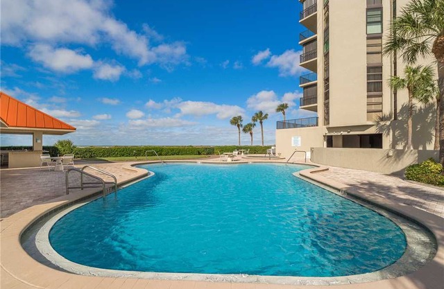 Lighthouse Towers 2008, 2 Bedrooms, Penthouse, WiFi, Heated Pool, Sleeps 6