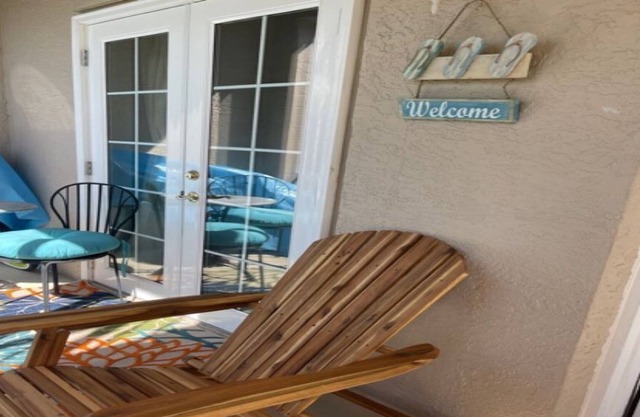 Live and play at Pelican Bay! Private beach & tennis Close to Artis & Mercato!