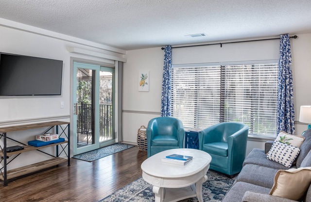 Lowcountry Lemon Beach Villa with pool & high-speed WiFi - walk to beach