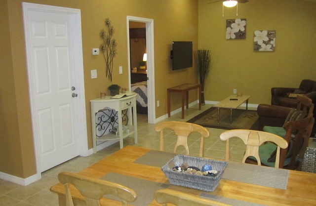 Lutz Cottage Apartment - Beaches / Busch Gardens / Disney / USF / Pets