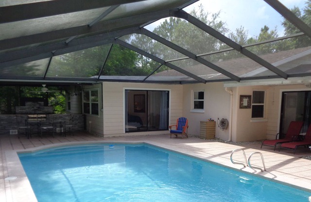 Lutz Cottage - Pool / Beaches / Busch Gardens / Disney / USF / Pets