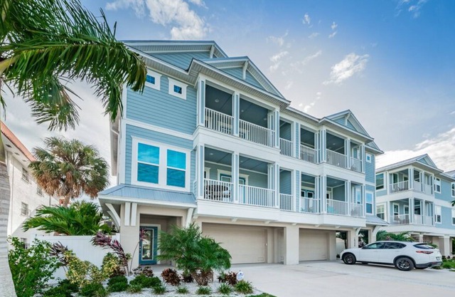 Luxurious Redington Beach Villa, steps from beach
