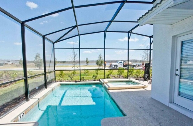 Luxury 5 bedroom with pool
