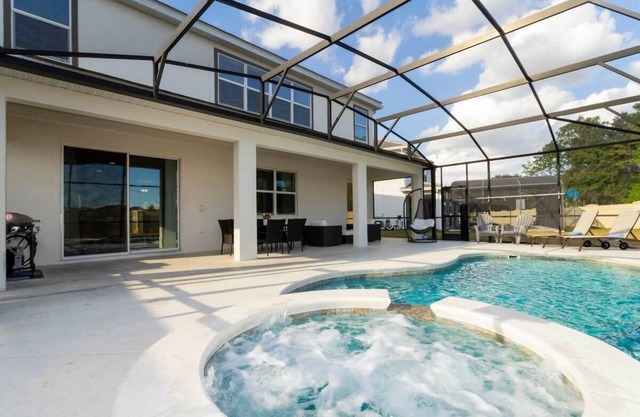 Luxury 8Bd Resort with Pool Spa and Game Room 2639