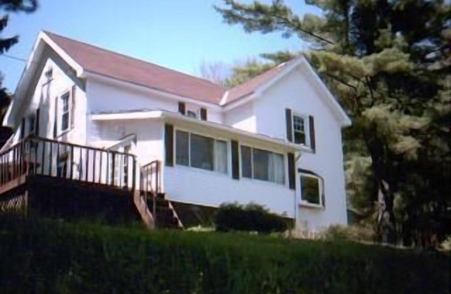 Luxury accommodation overlooking Lake Otsego with private waterfront. 11 rooms. in Cooperstown