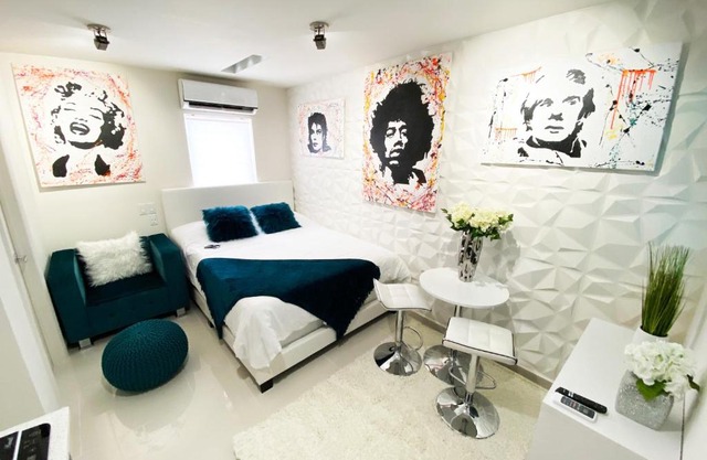 Luxury Studio Apartment IN Downtown! 23