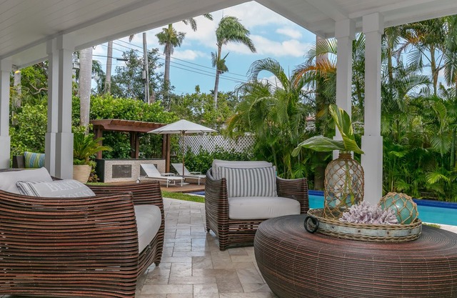 Luxury Villa in Coconut Grove, two blocks from the ocean