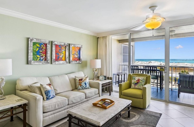 Magnolia House 309 is a Luxury 1 BR with Free Beach Service for 2 by RedAwning