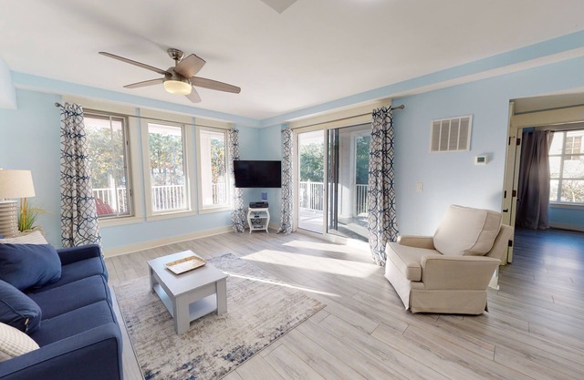 Market Street Inn 432 - Beautiful 1 bedroom, close to Baytowne Wharf!