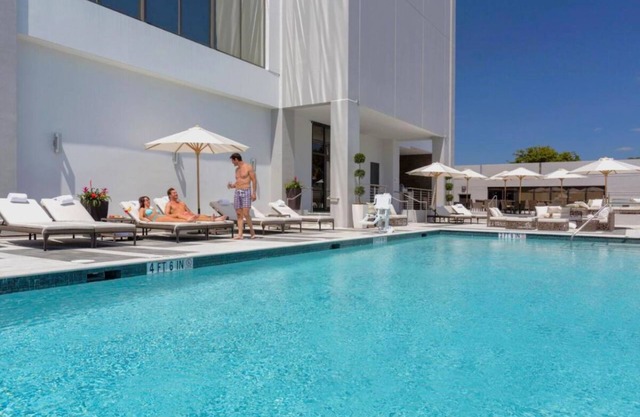 Miami Escape! 2 Contemporary Rooms, Outdoor Pool, Close to Miami Int'l Airport