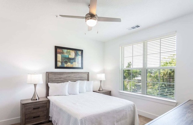 Modern 2 Bedroom Apartment by Stay Gia