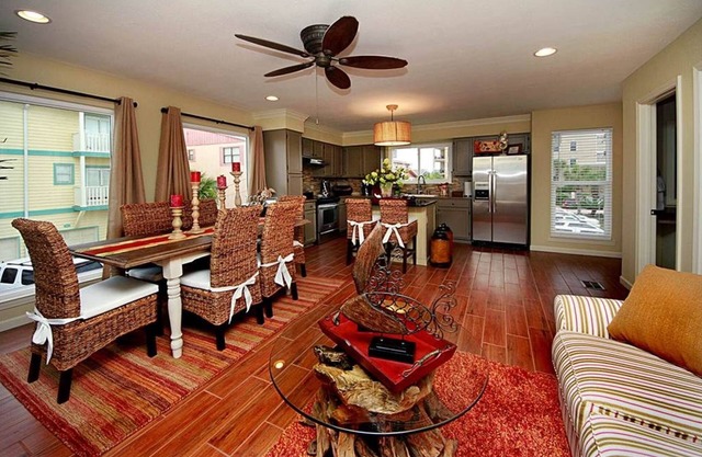 Modern 3bedroom cottage steps to private beach ocean view, free beach service!