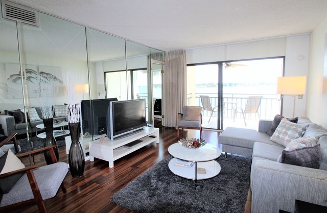 Modern Casa Del Mar Bayside Condo w/ Free WiFi, Cozy Balcony & More!