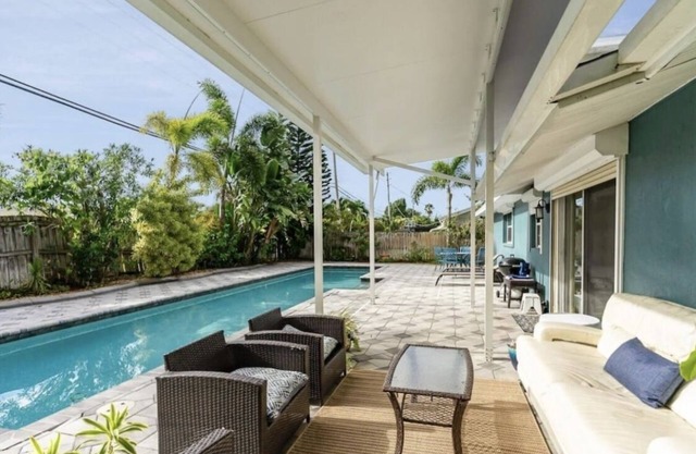 Modern Home with a Private lap pool - 3 Blocks to a Gorgeous Beach!