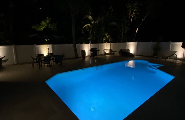 MODERN PRIVATE HEATED POOL HOME - NEAR VANDERBILT BEACH AND MERCATO