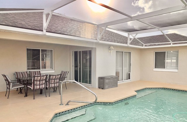 Near Disney, single floor, beautiful and clean, Private Pool!!