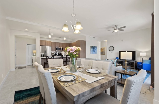 New, Modern, Close to Beaches!