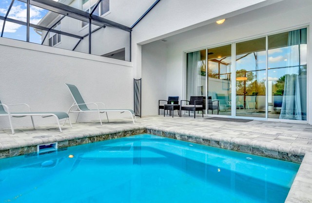 New Townhome villa located near Disney World with pool