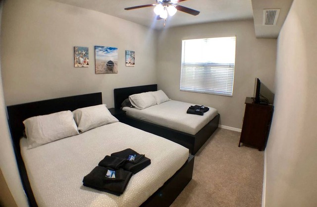 Next to Las Olas Blvd. 3 Bedroom Apt Downtown FLL