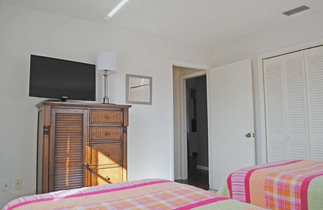North Naples condo, comfortably furnished, in a great location