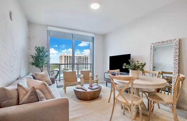 One Bedroom Condo King Bed With City Views